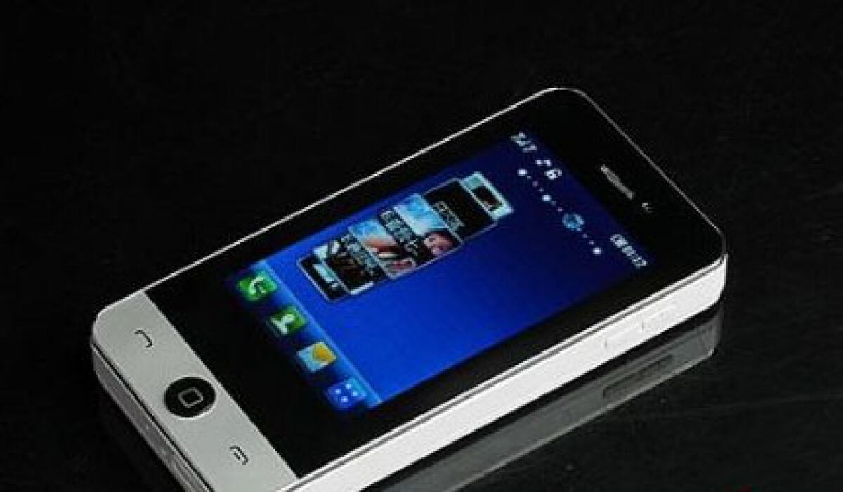 iPhone 4G ed il primo clone cinese - 