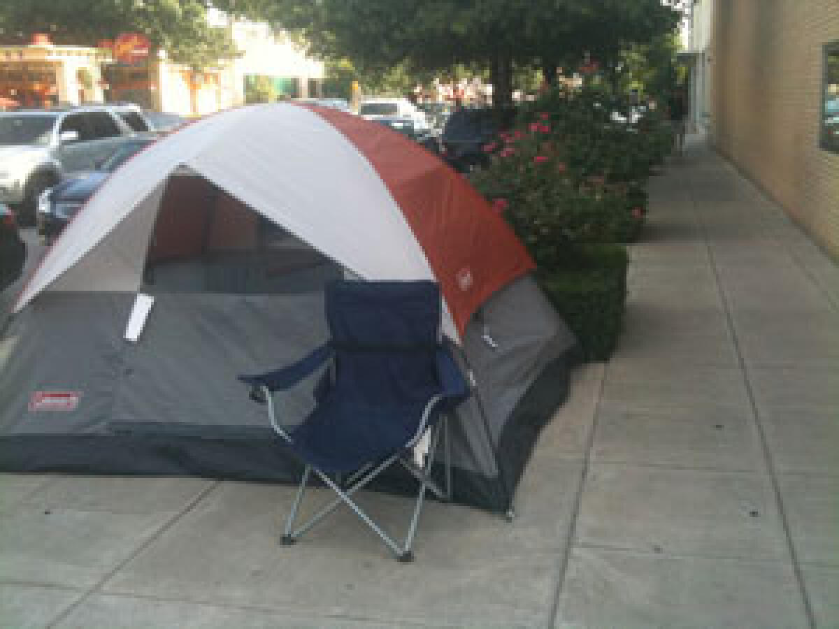 iPhone 4: il primo cliente in fila per 7 giorni - 