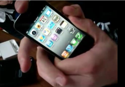 iPhone 4: motivati e forse risolti due difetti