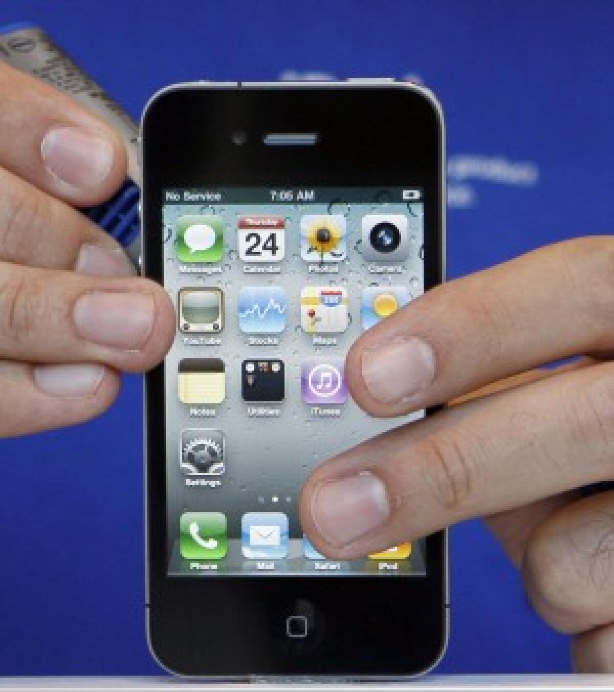 Apple: conferenza stampa straordinaria domani per iPhone 4 - 