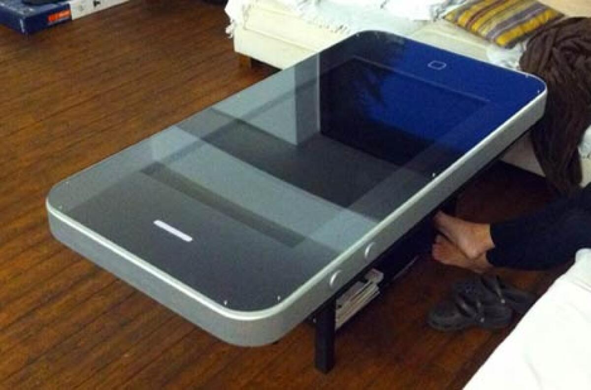 Quando iPhone 4 puo' servire  anche come tavolo ... - 