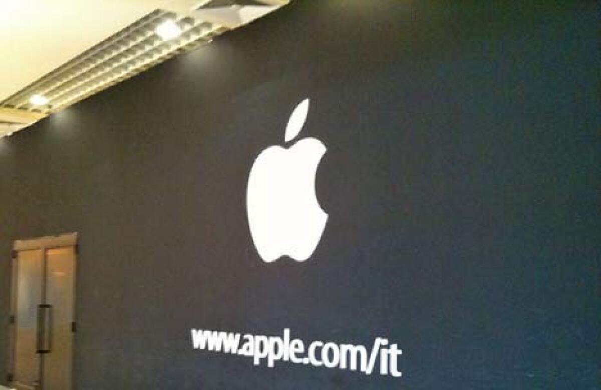 Apertura nuovo Apple Store presso Centro Commerciale Le Gru in Grugliasco, Torino - 