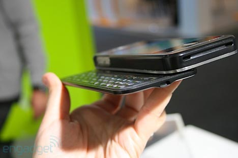 iPhone 4, in arrivo la tastiera fisica Nuu Mini Key
