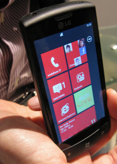 Microsoft presenta il nuovo Windows Phone 7 per smartphone: eccone tutte le caratteristiche!