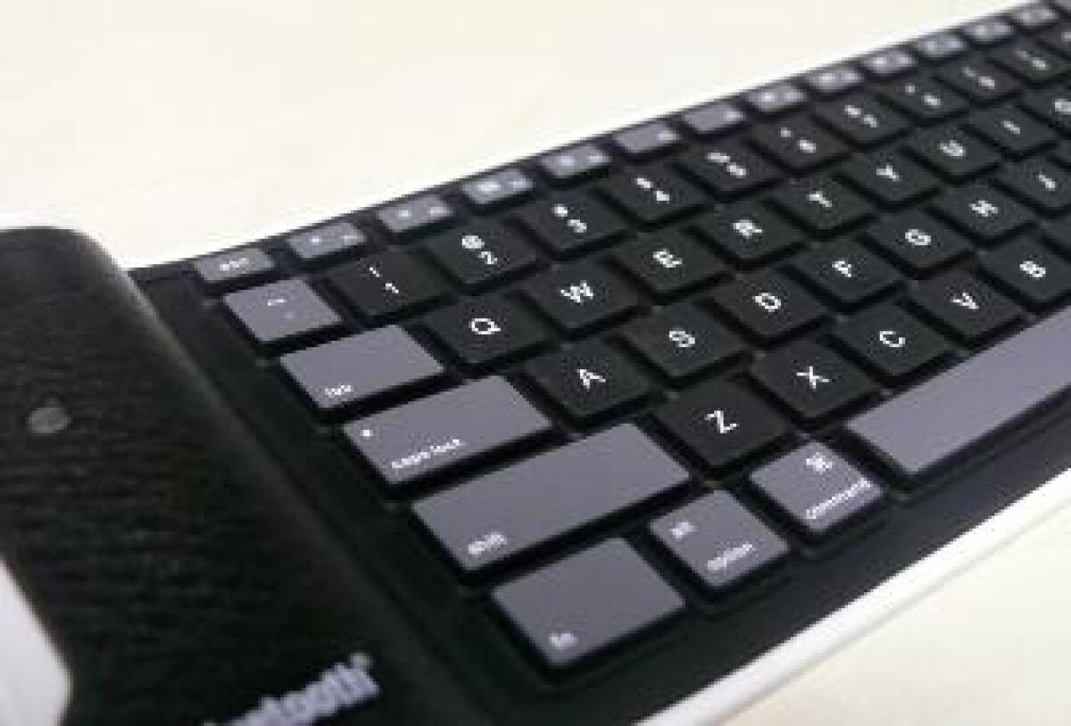Mini tastiera in silicone per iPhone: Bluetooth ed arrotolabile! - 