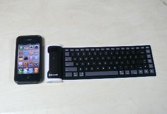 Mini tastiera in silicone per iPhone: Bluetooth ed arrotolabile!