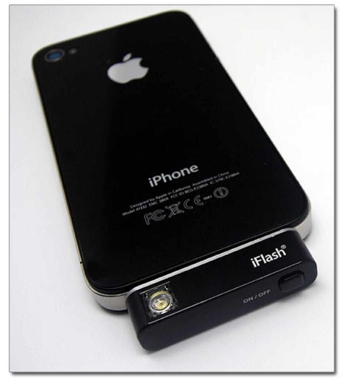 Arriva iFlash, il flash aggiuntivo per iPhone - 