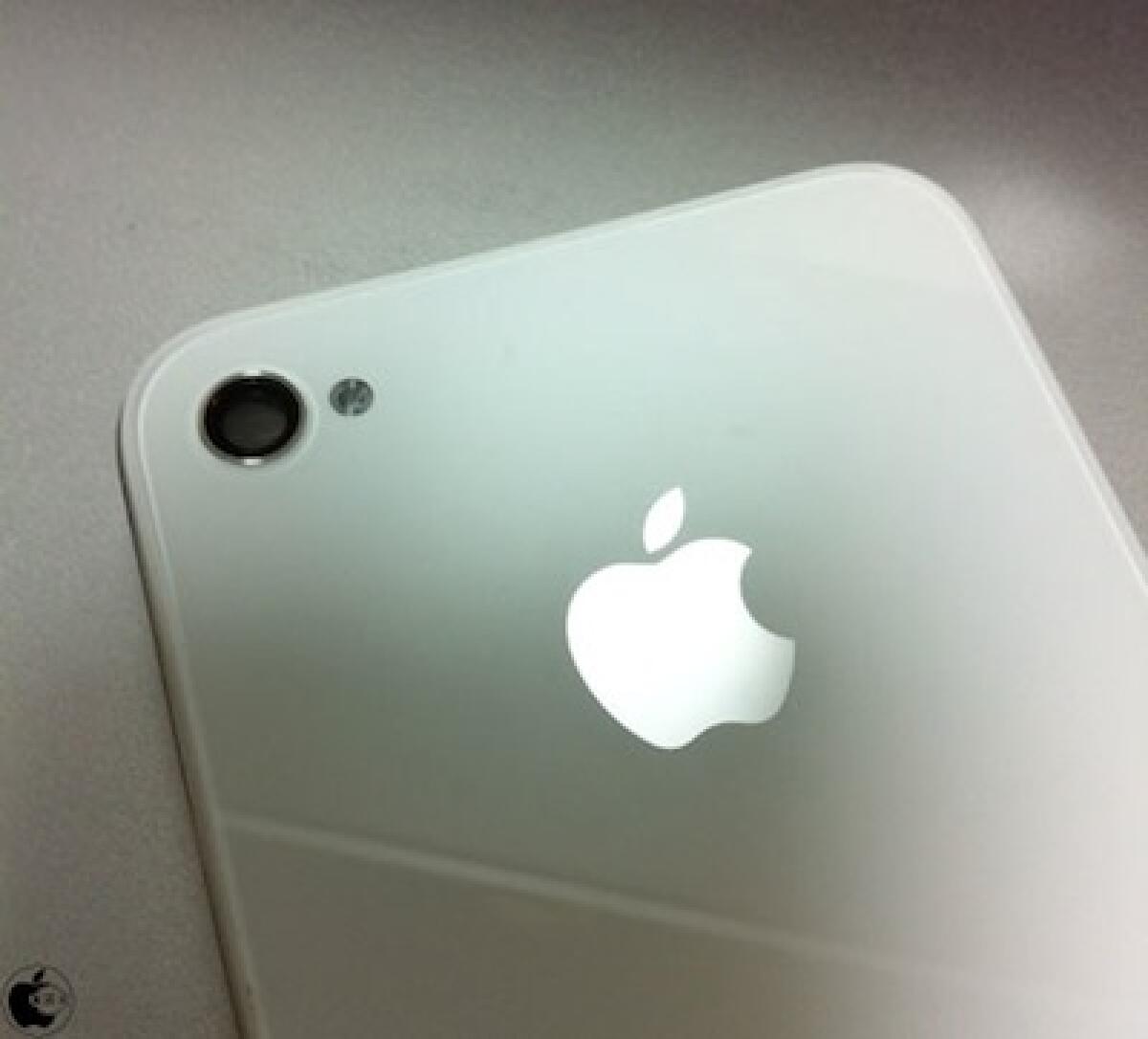 iPhone 4 bianco: in commercio grazie alla risoluzione dei problemi relativi alla colorazione? - 