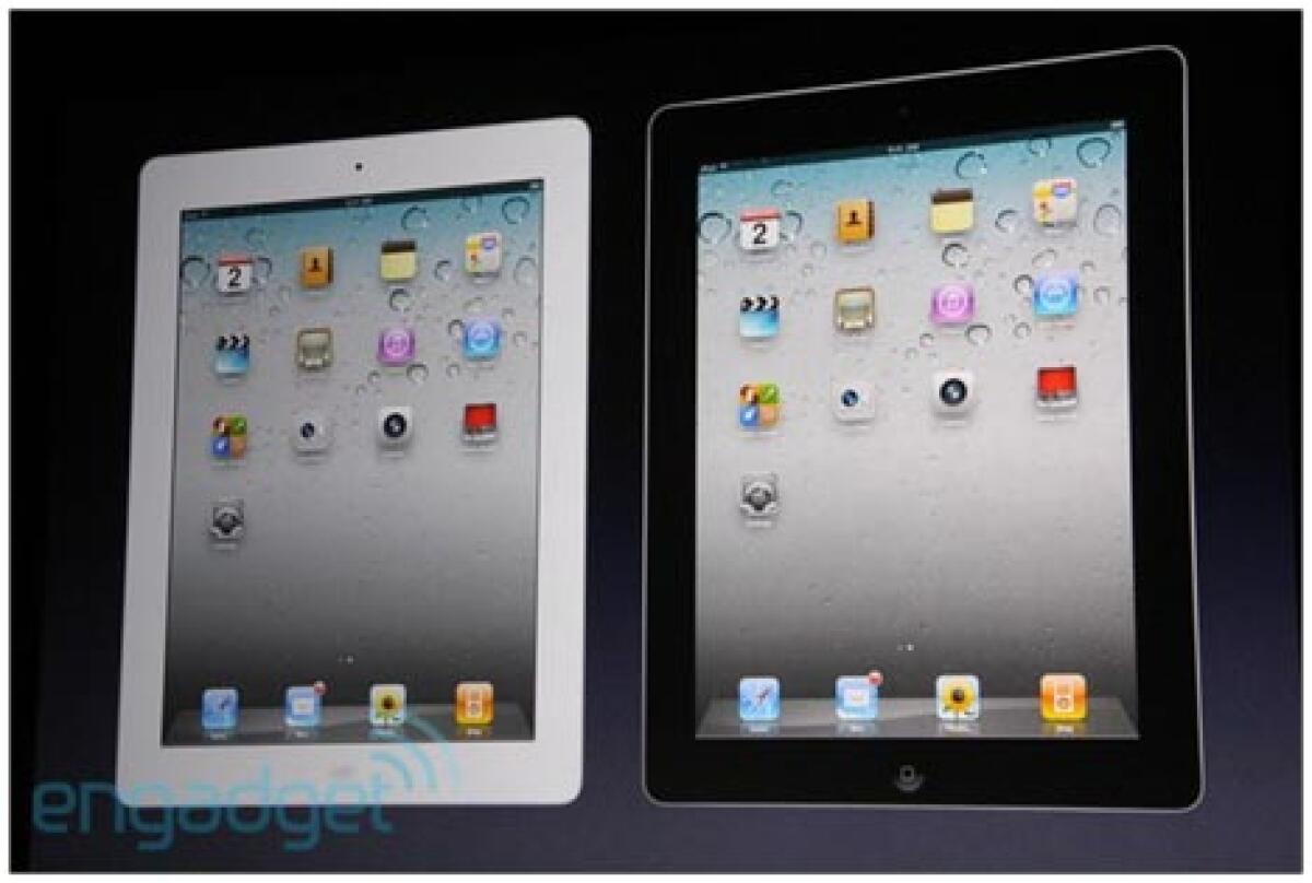 Steve Jobs in persona, sul palco del keynote di San Francisco, presenta iPad 2 - 