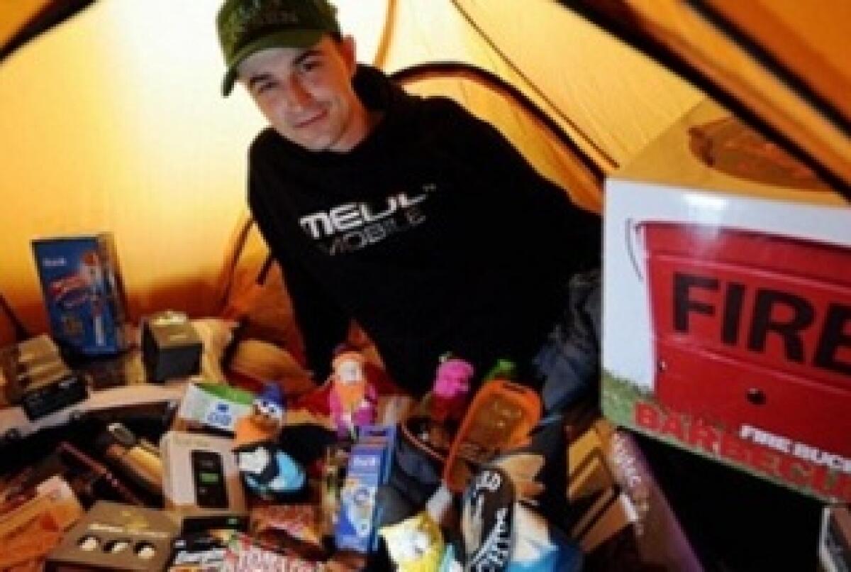 iPhone 5 : in tenda a Londra per acquistare il nuovo 'melafonino' - 