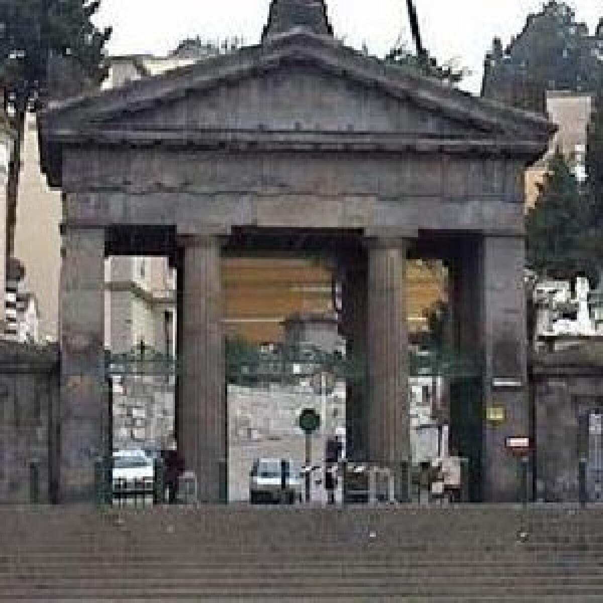 Sul web mettono in vendita una tomba per 800 mila euro! - 