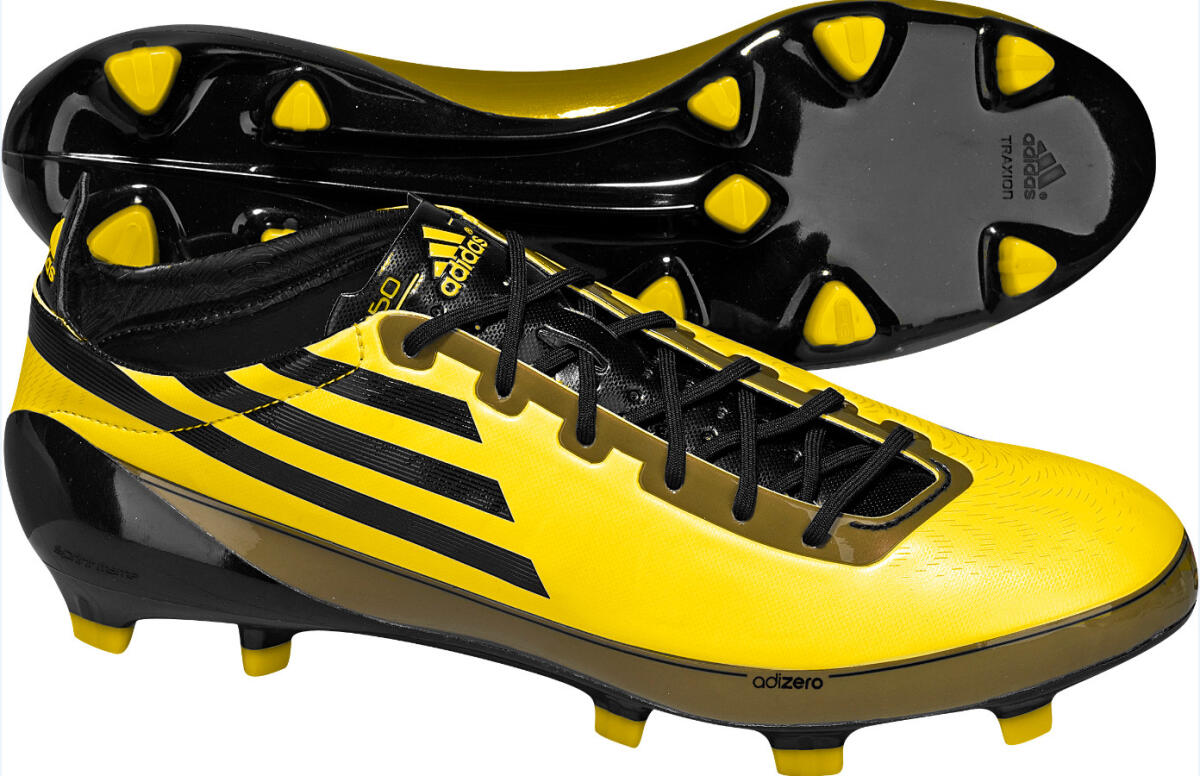 Scarpe da calcio con interfaccia su iPhone - 