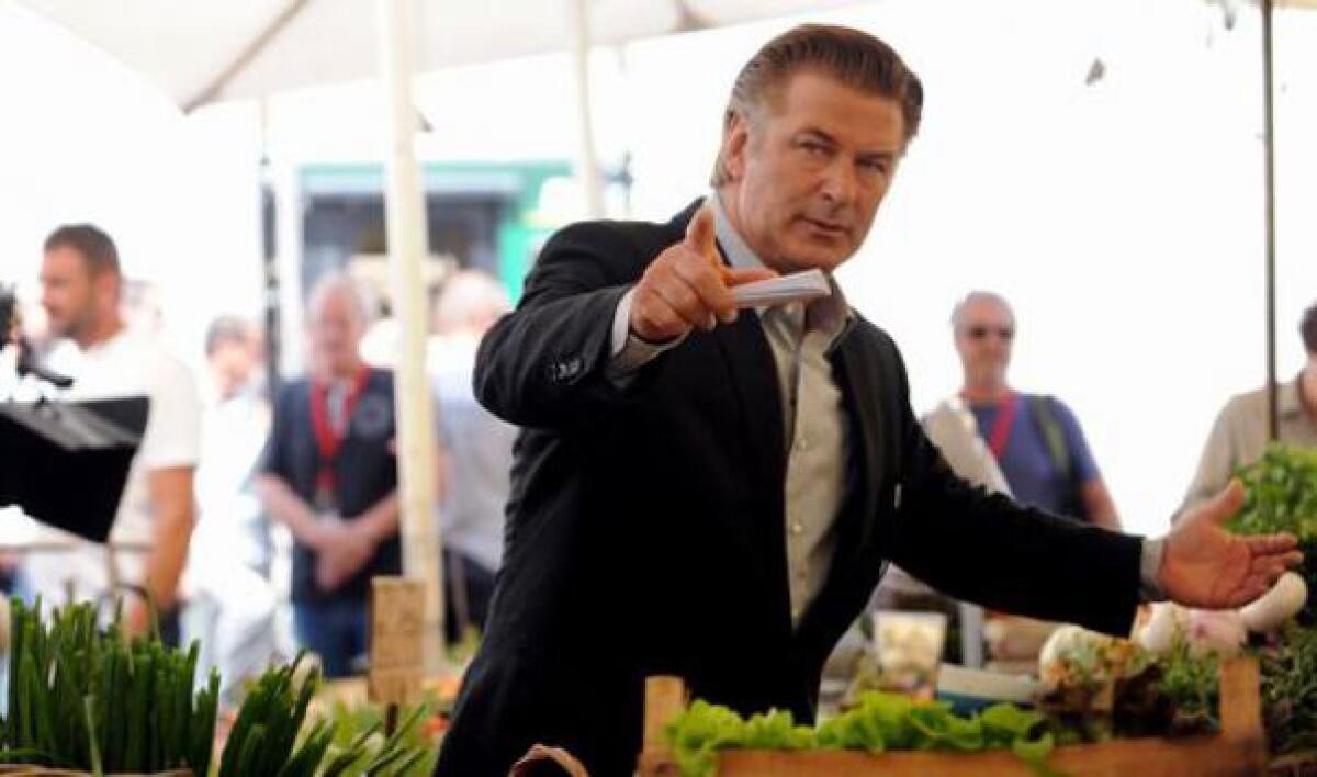 Alec Baldwin cacciato dall'aereo perché usava un iPhone - 