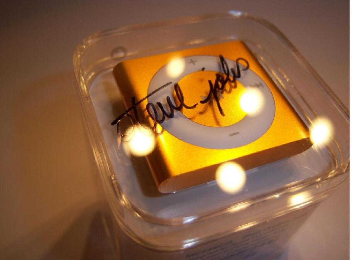 iPod Shuffle autografato da Steve Jobs all'asta su Ebay - 