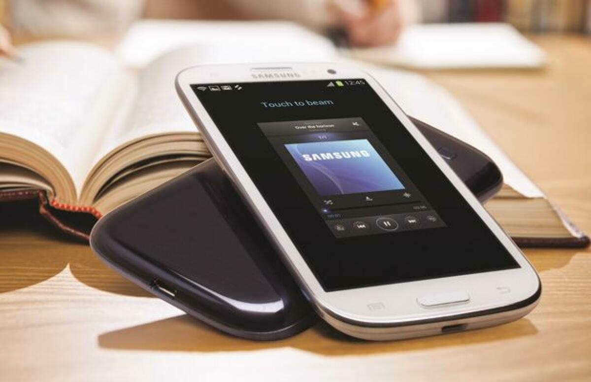 Samsung Galaxy S III vs iPhone 4S  - 