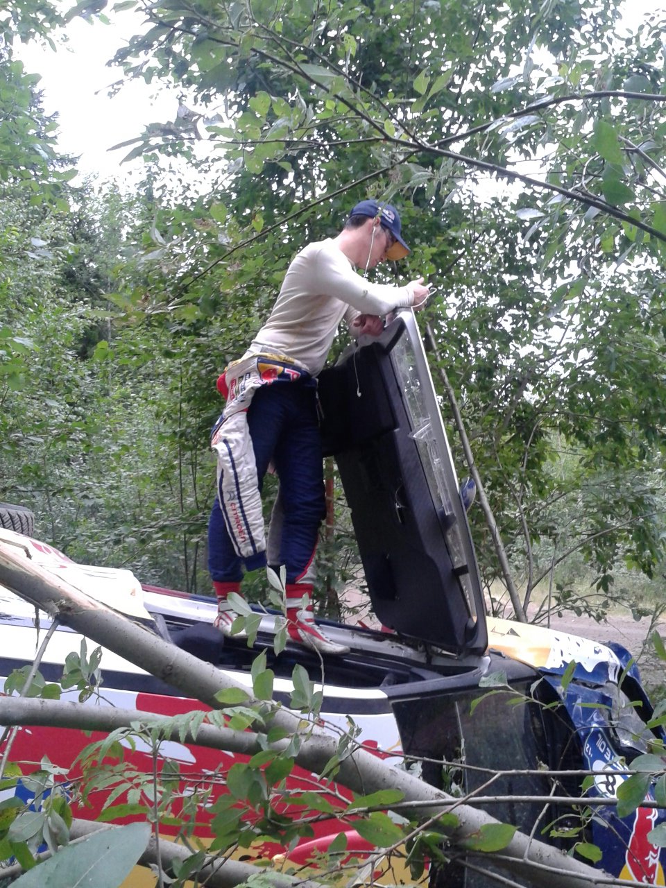 Neuville sconsolato dopo l'incidente del Day2
