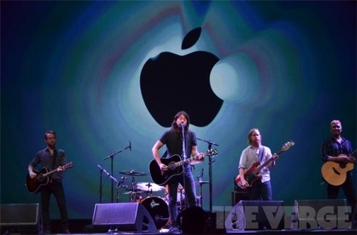 iPhone 5 prezzo ufficiale Italia a suon di file s'accetta! - 