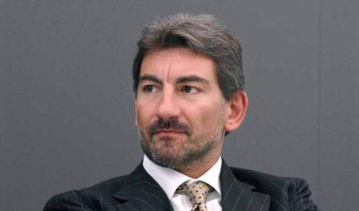 Cattaneo e l'iPhone mania: ne acquista sei con i soldi dello Stato - 