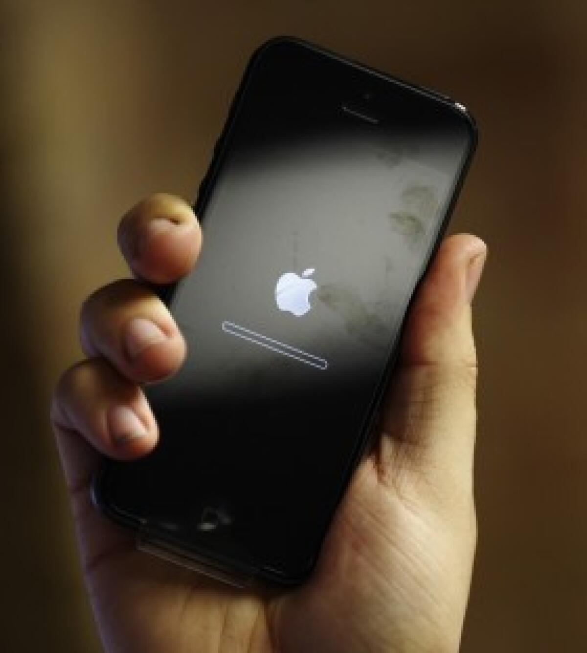 Cala la domanda per iPhone 5: Apple rallenta la produzione - 