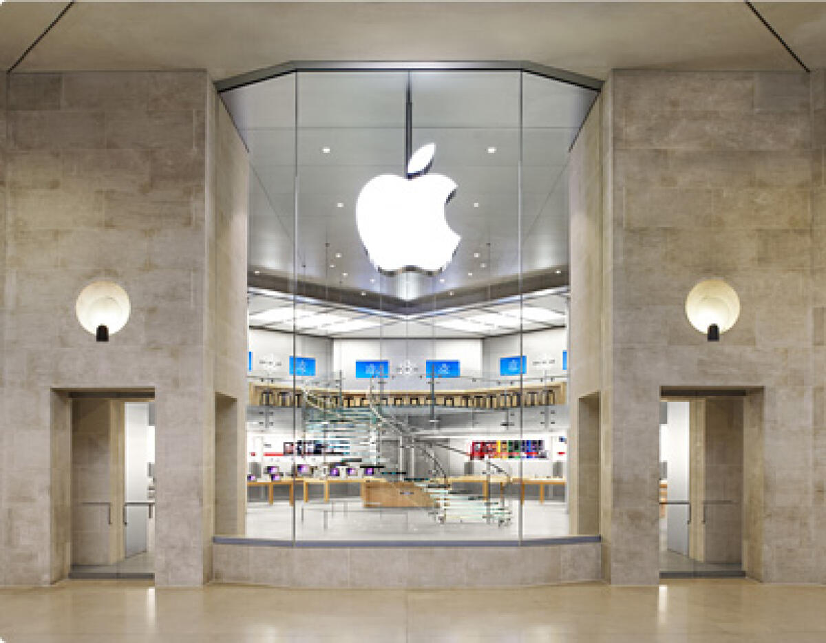 Furto all'Apple Store di Parigi: un milione di euro rubato con iPhone e iPad - 