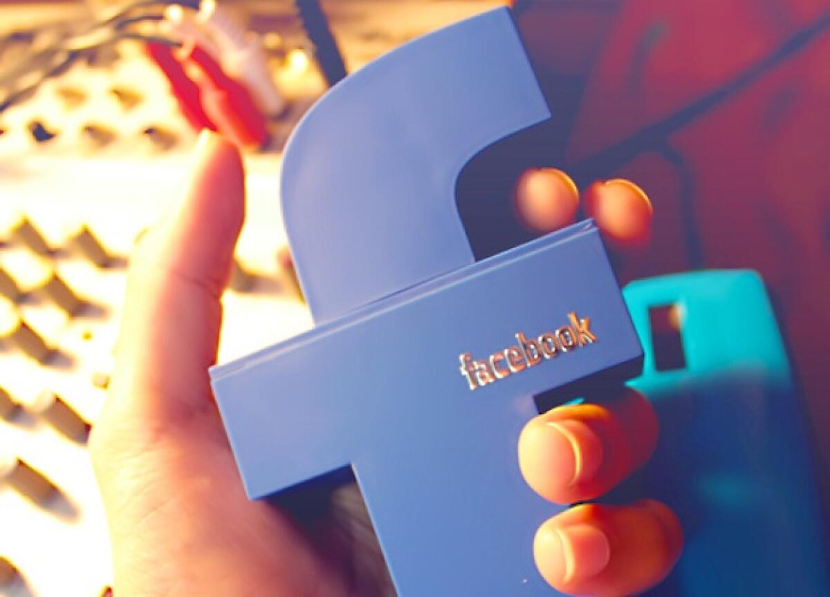 Come si salva l’email su Facebook? - 