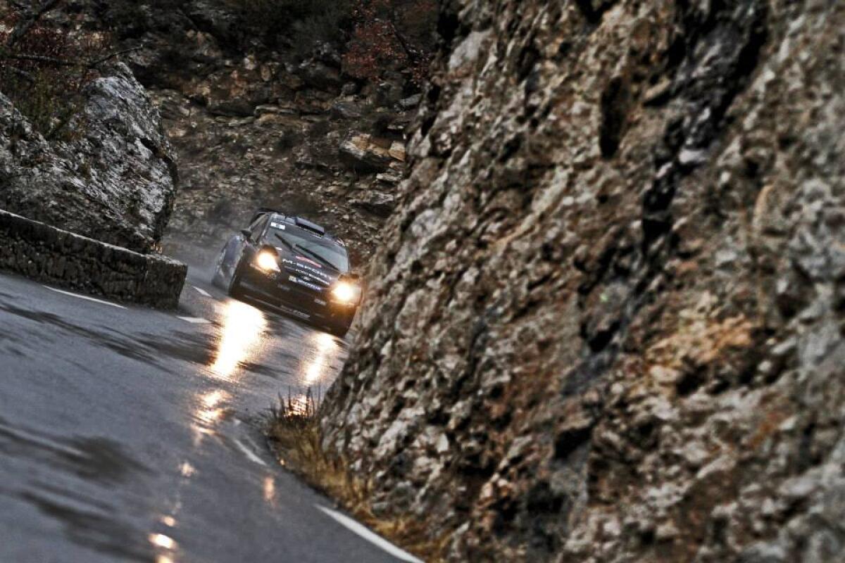Montecarlo, Dopo PS13: Il maltempo non rallenta Ogier, Lotta per la sesta piazza tra Hirvonen e Evans - 