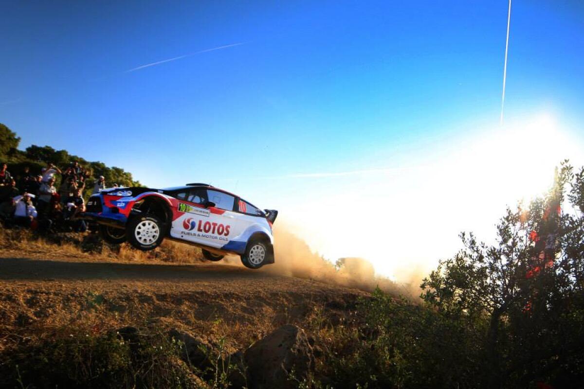 Sardegna WRC, Dopo PS3: A fuoco la vettura di Hirvonen in trasferimento, equipaggio OK. Hanninen al comando - 