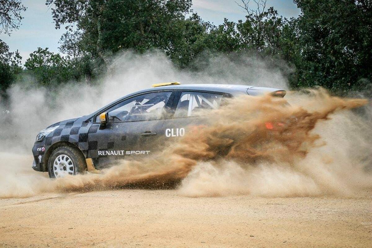 La nuova Renault Clio R3T muove i suoi primi passi al Rally di Scozia - 