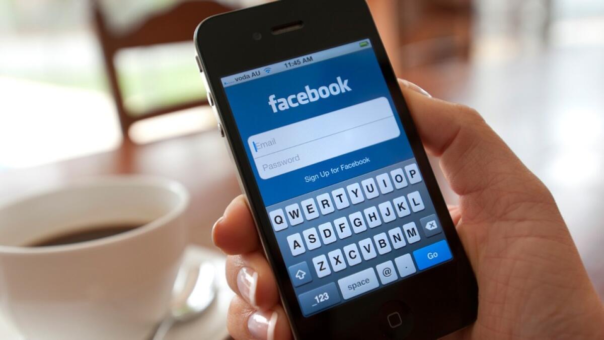 Facebook: come rimuovere le foto dall'app per iPhone - 