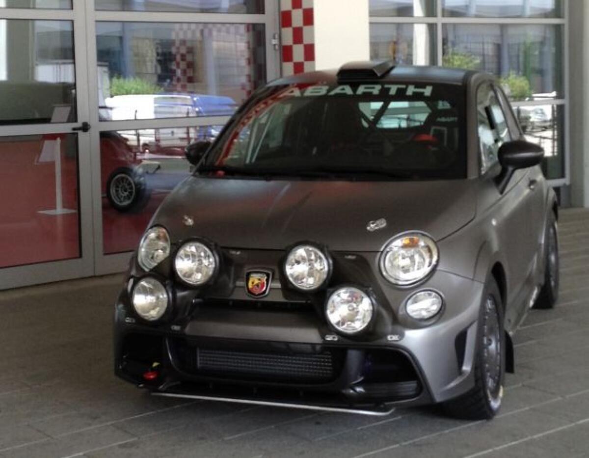 Abarth apripista in Sardegna con Miki Biasion e la 695 biposto "R" - 