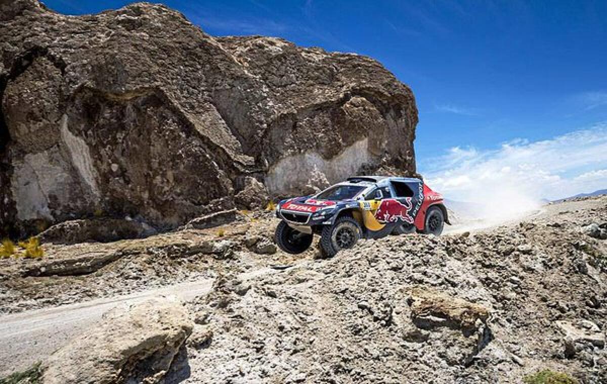 Dakar, 7^ tappa: Sainz vince e si avvicina, Loeb risale in testa - 