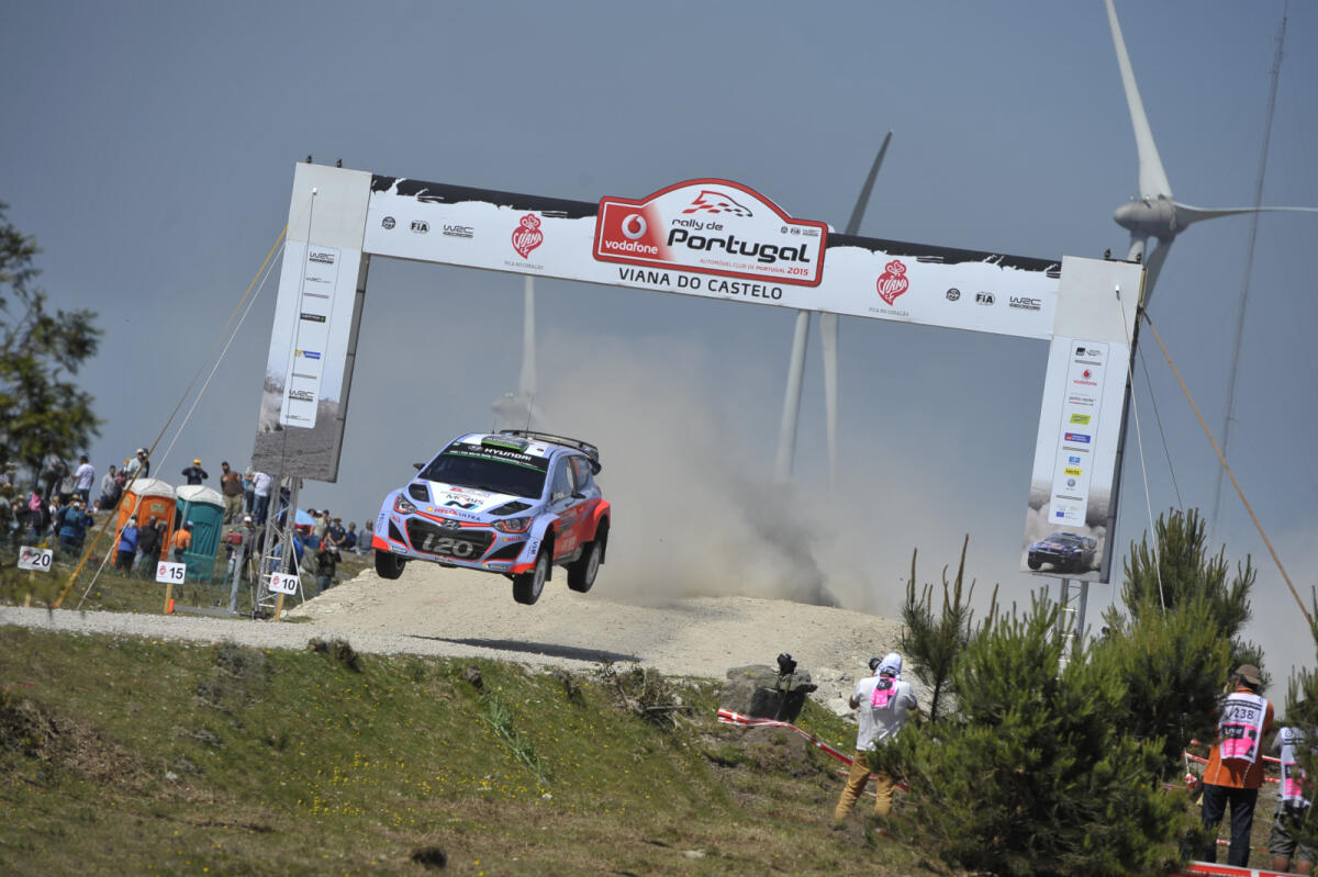 Hyundai i20 WRC, forza 4 in Portogallo. - 