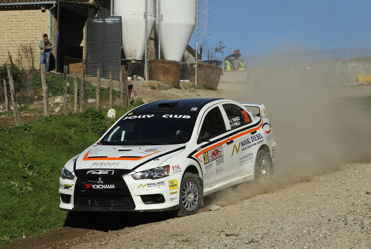 Tognozzi al lavoro sulla Mitsubishi gommata Yokohama - 