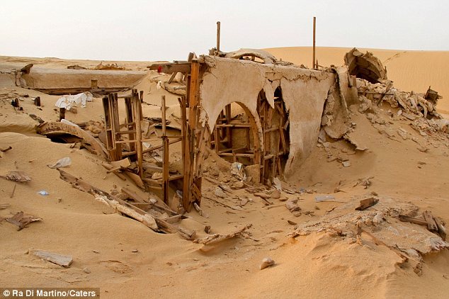 Uno scorcio del set completamente distrutto. Crediti in foto