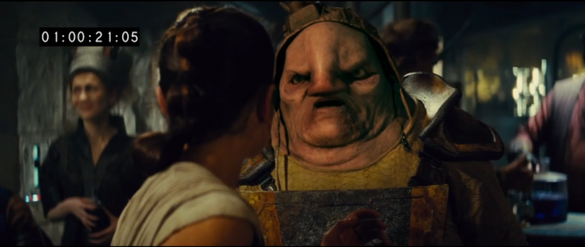 Unkar Plutt, ignaro del suo destino, importuna Rey