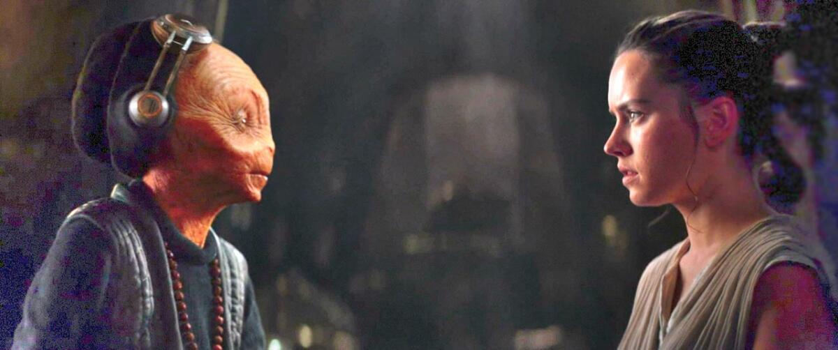 Maz Kanata e la spada di Luke Skywalker - Maz Kanata e Rey ne Il Risveglio della Forza