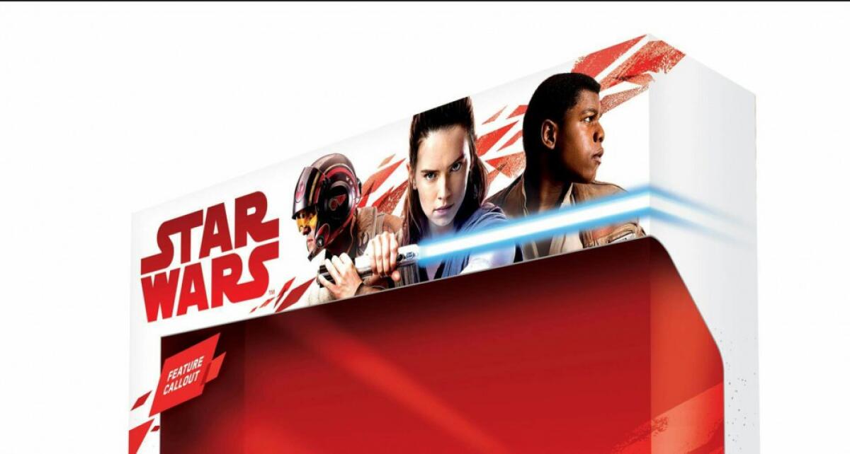 The Last Jedi: un primo sguardo a Rey, Finn e Poe Dameron - I tre personaggi in una prima immagine promozionale. Da notare i particolari di Rey.
Fonte: badtaste