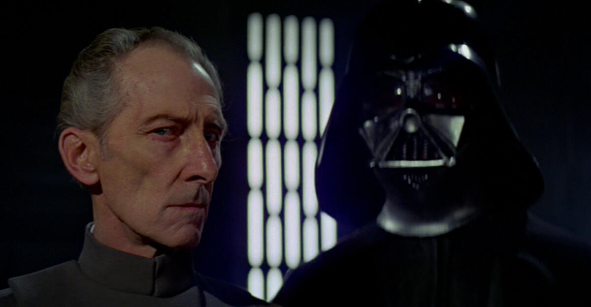 Il Rapporto tra Darth Vader, Tarkin e gli altri ufficiali - Il Grand Moff Tarkin e Darth Vader.