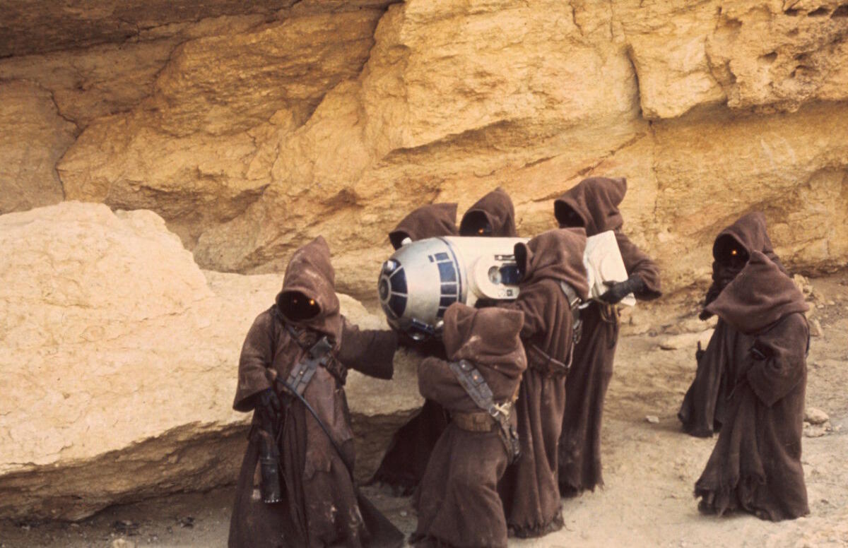 I Jawa e la loro vita su Tatooine - Dei Jawa trasportano R2 in Episodio IV