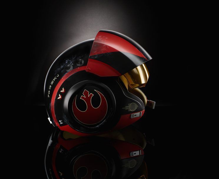 La riproduzione dell'elmetto di Poe Dameron.Fonte: Hasbro