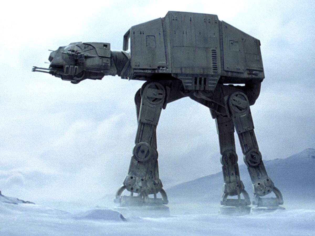 The Last Jedi: ecco il possibile nuovo design dei camminatori - AT-AT durante la battaglia di Hoth.
Da: wookieepedia