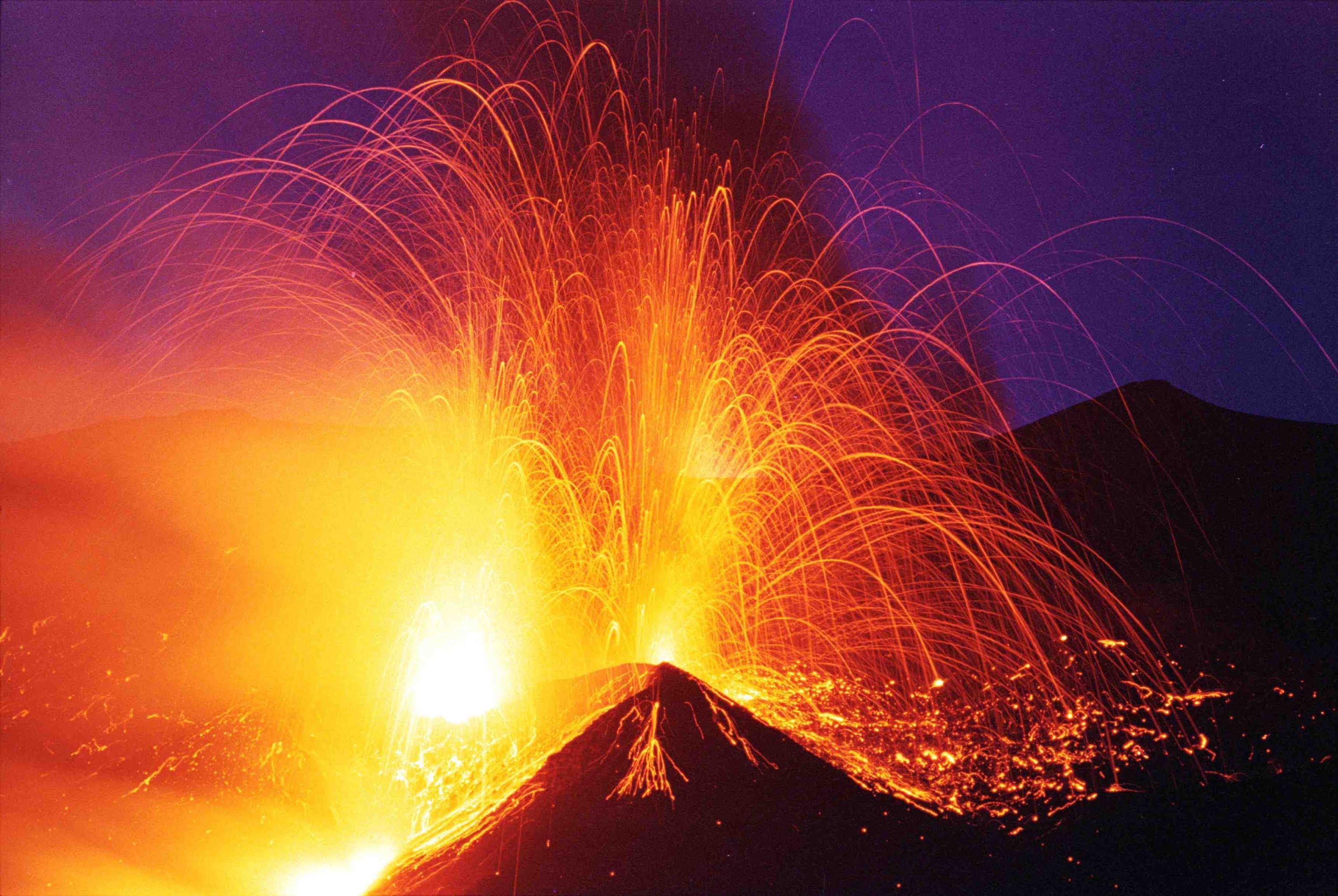 L'Etna in eruzione, uno spettacolo unico.Da: youtube