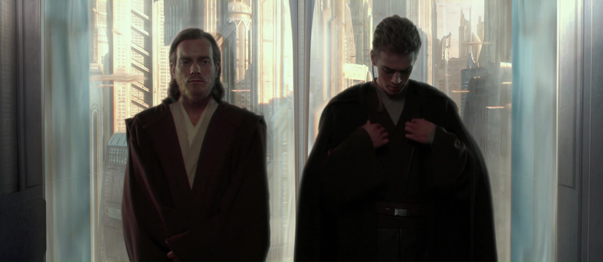 La scena dell ascensore è una di quelle dove è possibile notare quanto siano finti la barba e i capelli di Obi-Wan