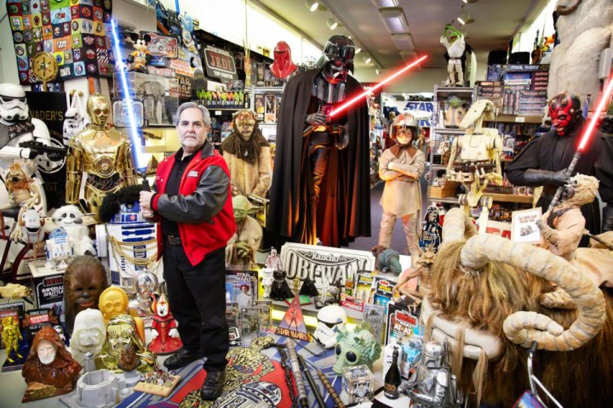 Derubato il più grande collezionista di Star Wars al mondo - Steve Sansweet con parte della sua incredibile collezione.
Foto di: Paul Michael