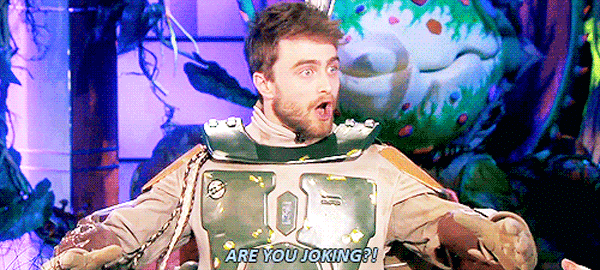 Alla fine, neanche Harry Potter (Daniel Radcliffe) resiste al richiamo di Star Wars