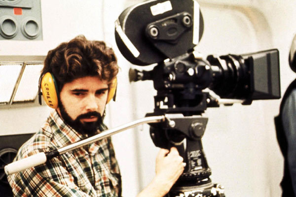 George Lucas dietro una macchina da presa.Da: chud.com