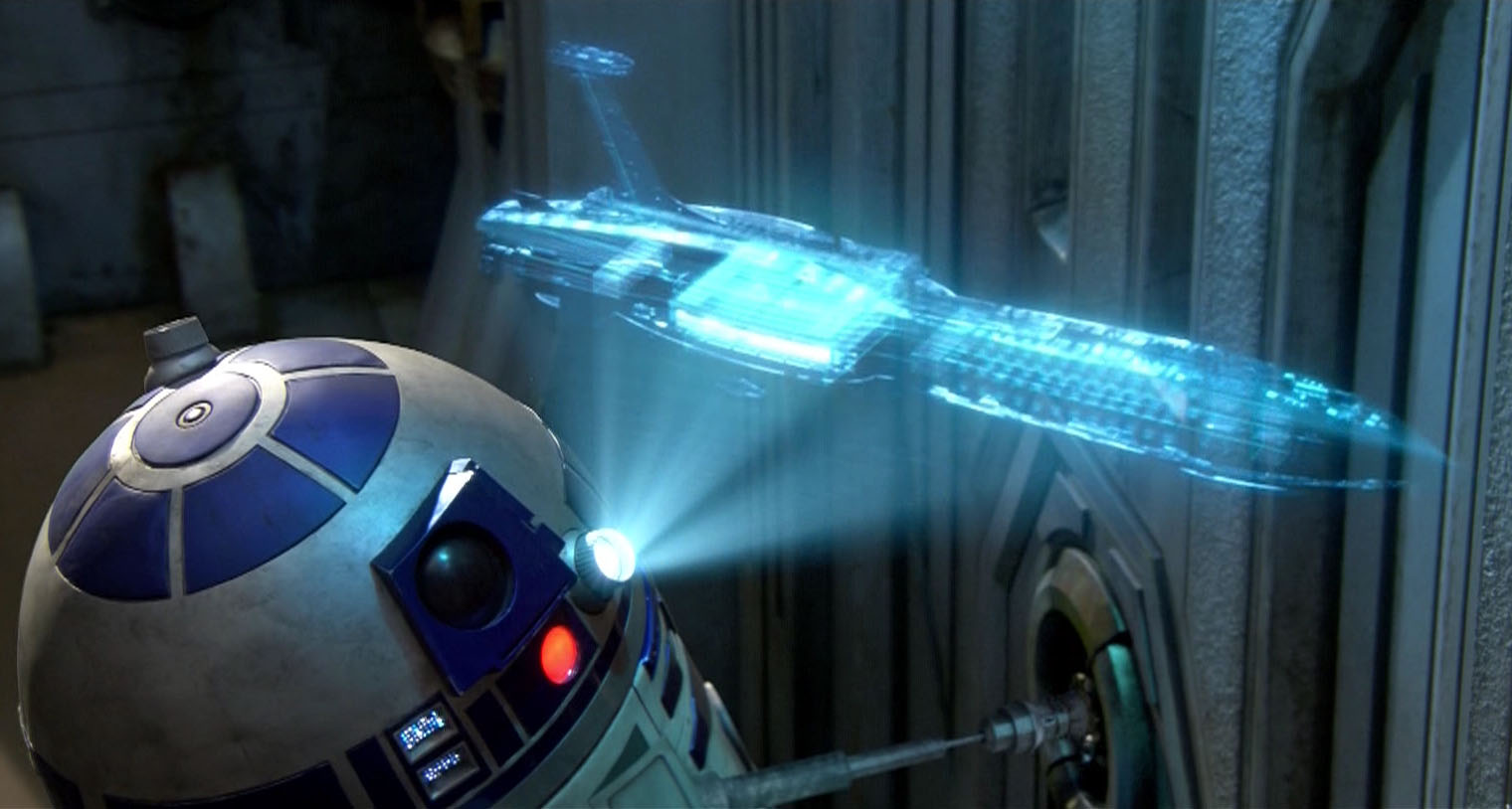 Il mitico droide R2-D2 mostra un ologramma