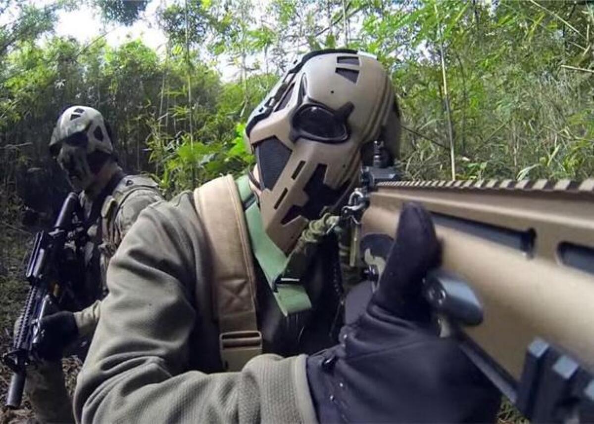 I caschi militari britannici ispirati a Star Wars - Un soldato usa uno dei nuovi caschi sperimentali ispirati a Star Wars