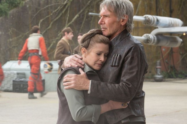 L'ultimo abbraccio tra Leia e Han Solo in Episodio VII