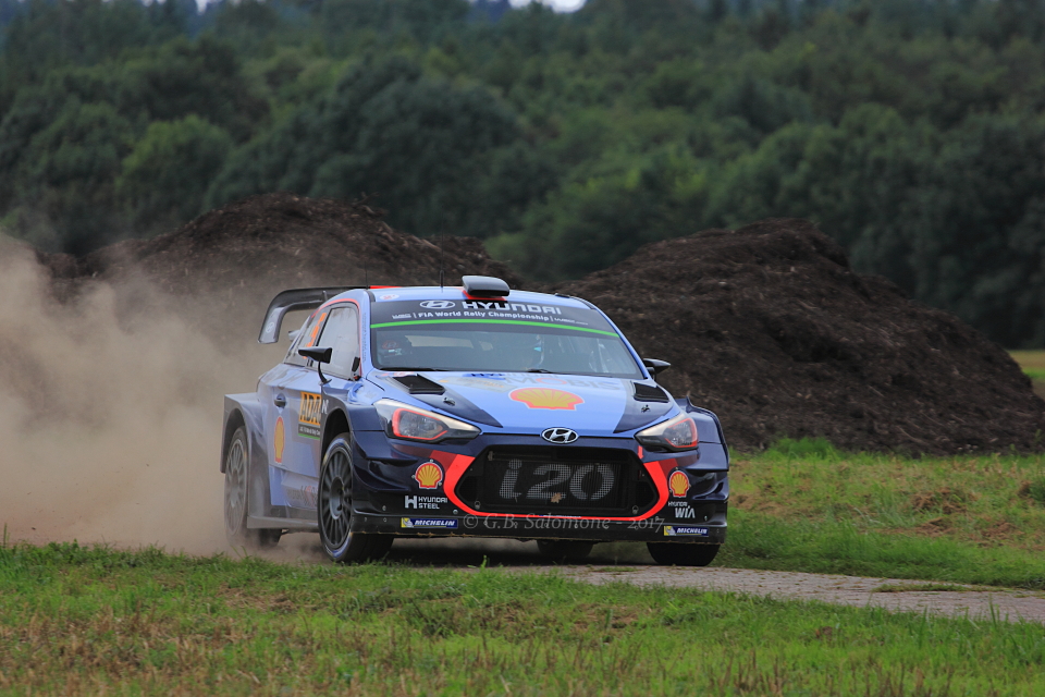 Thierry Neuville, tanto sottosterzo per lui (@ Giovanni Battista Salomone)